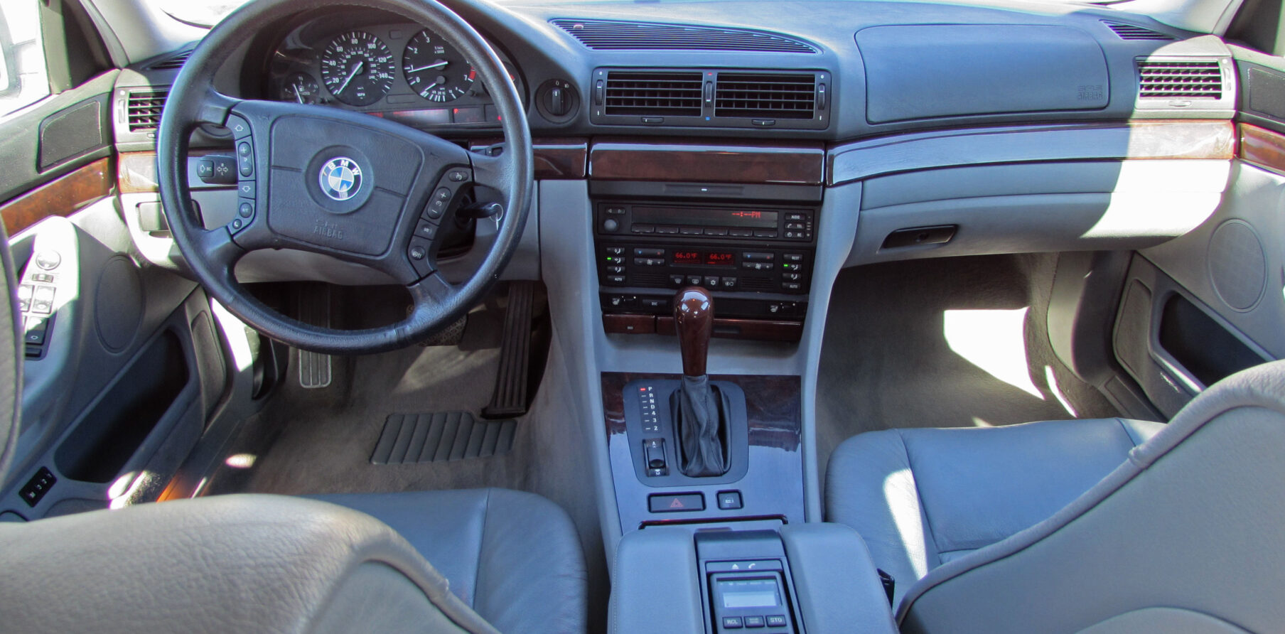 BMW 740i