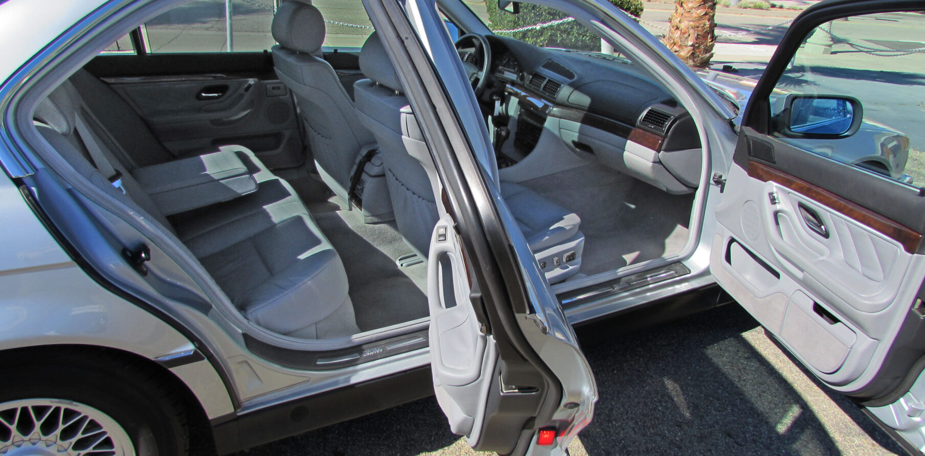 BMW 740i