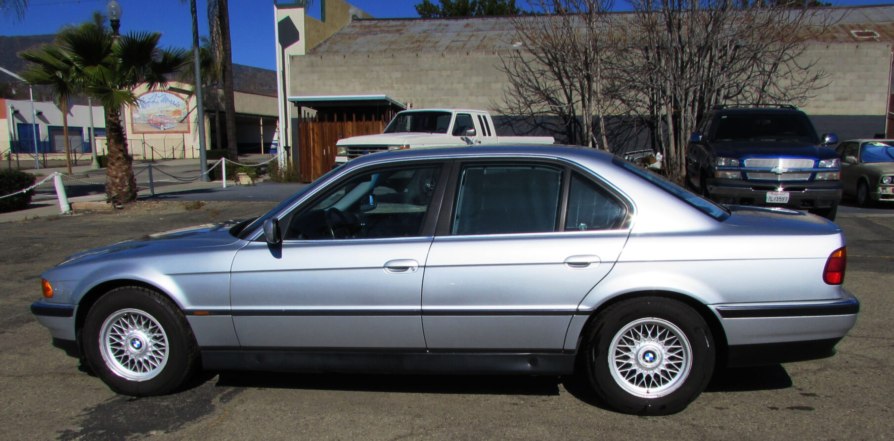 BMW 740i