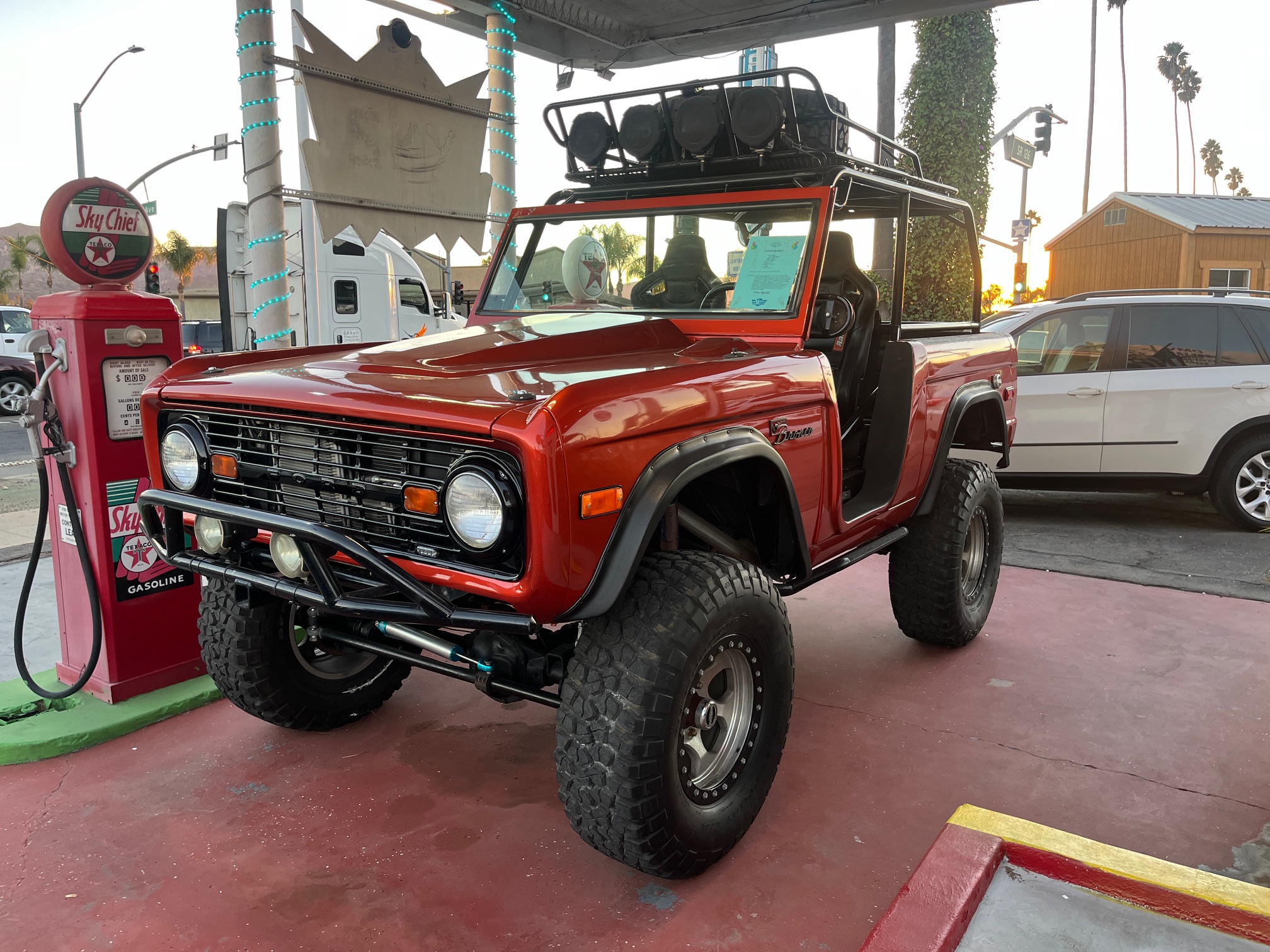 FORD BRONCO OFF ROAD